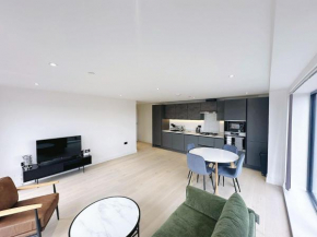 Luxury Modern Flat Near Center